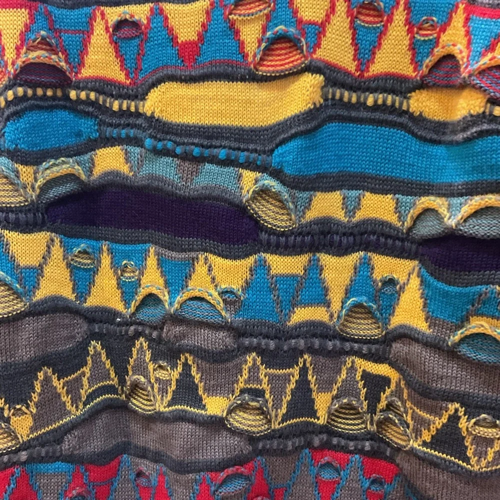 COOGI Men’s Pure Wool Yellow and Blue Crewneck Sweater with Bold Patterns - Picture 3 of 4